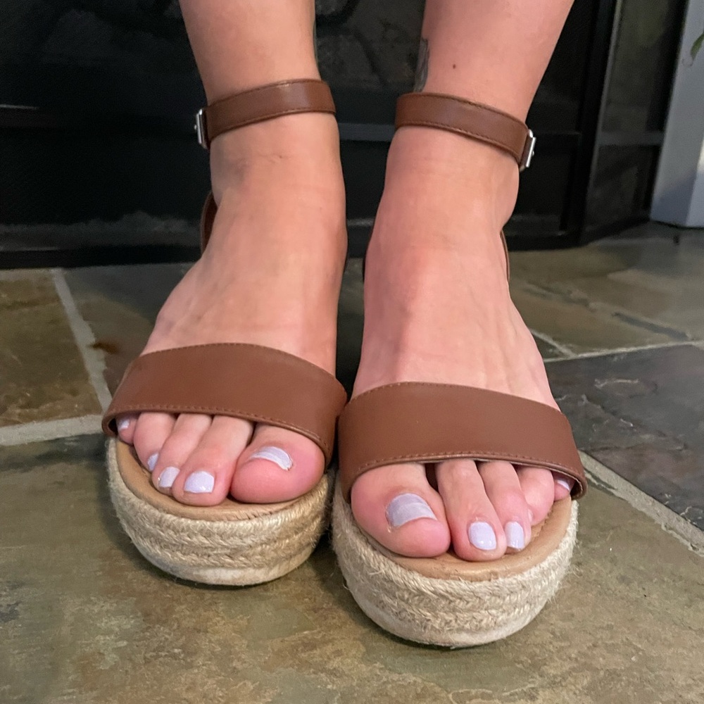 Steven Madden Wedge size 9